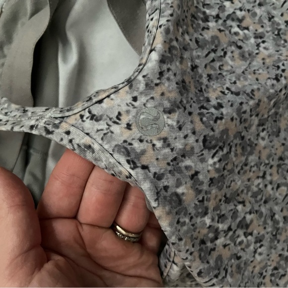 LULULEMON Power Y yoga tank top with shelf bra​ - Picture 4 of 6